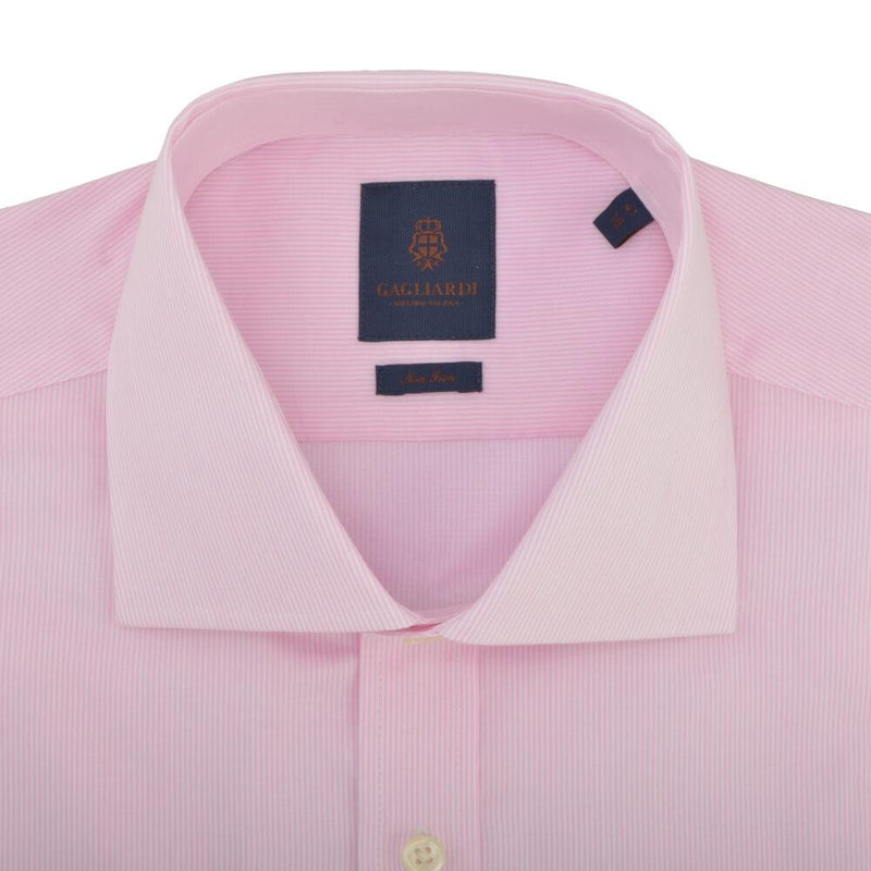 Chemise rose avec rayures blanches